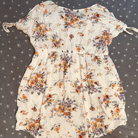 TORRID FLORAL HIGH LOW WHITE TOP COLD SHOULDER SIZE 2X - Picture 3 of 5